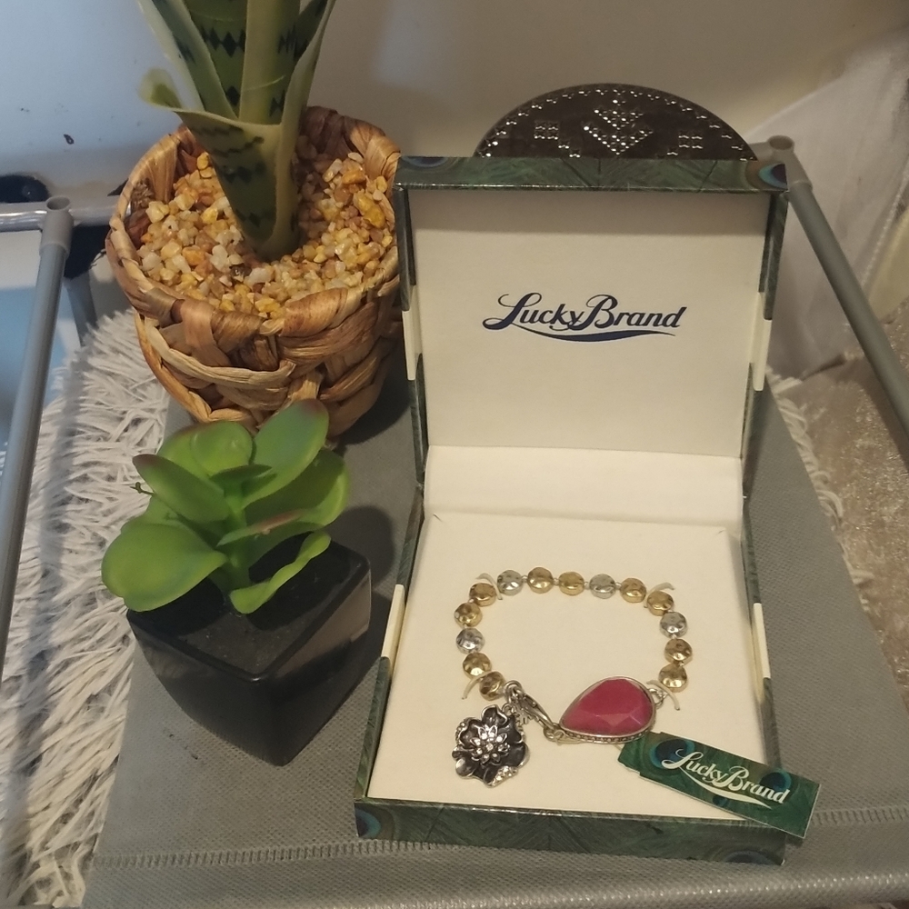 NWT Lucky Brand Bracelet w/ box